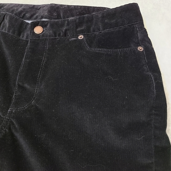 L.l. Bean women's classic black straight leg corduroy pants - Picture 3 of 10